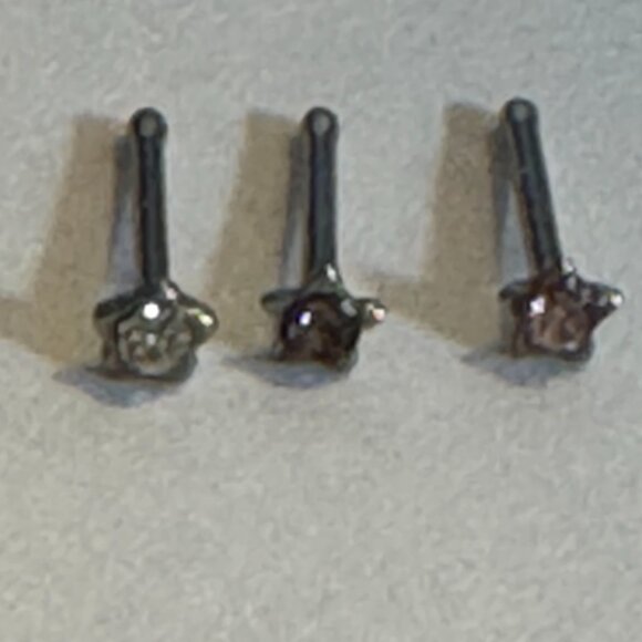 20 Gauge Purple Star Shaped Nose Rings - Picture 6 of 16